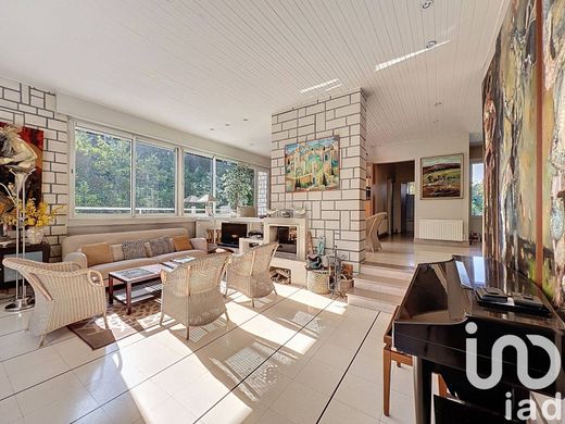 Βίλα σε Vaux-sur-Seine, Yvelines