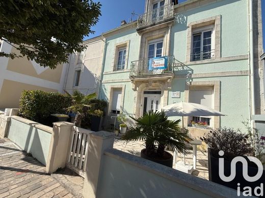 Villa in Châtelaillon-Plage, Charente-Maritime