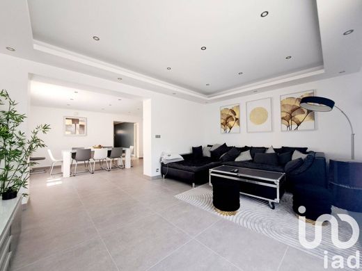 빌라 / Claye-Souilly, Seine-et-Marne