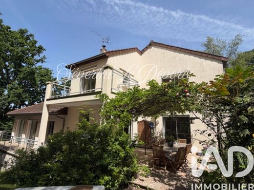 Villa in Montlignon, Val d'Oise
