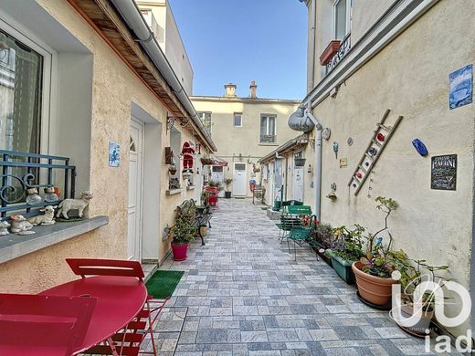 Kamienica w Montrouge, Hauts-de-Seine