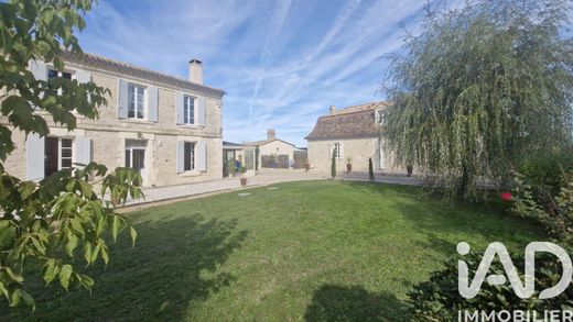 Villa in Saint-Méard-de-Gurçon, Dordogne