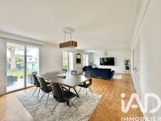 ﻓﻴﻼ ﻓﻲ Sainte-Geneviève-des-Bois, Essonne