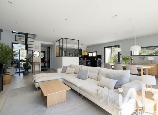 Villa in Saint-Aubin-de-Médoc, Gironde