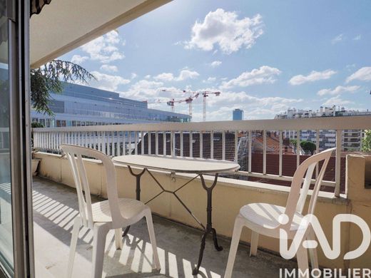 Apartment in Motte-Picquet, Commerce, Necker, Paris