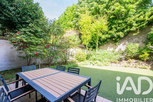 Apartment / Etagenwohnung in Montrouge, Hauts-de-Seine
