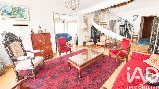 Apartment in Courbevoie, Hauts-de-Seine