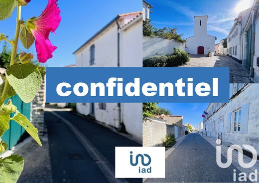 Villa in Les Portes-en-Ré, Charente-Maritime