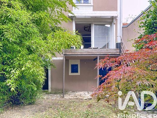 Villa in Fontenay-sous-Bois, Val-de-Marne