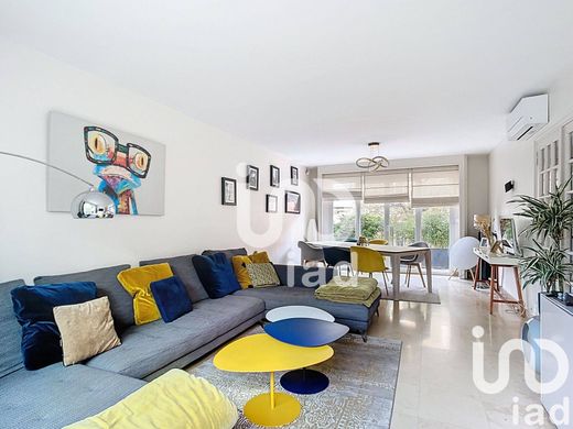 Villa in Saint-Maur-des-Fossés, Val-de-Marne