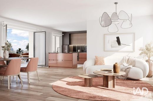 Apartment / Etagenwohnung in Clichy, Hauts-de-Seine