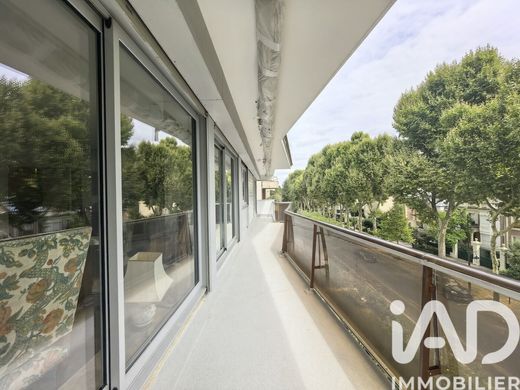Apartament w Neuilly-sur-Seine, Hauts-de-Seine