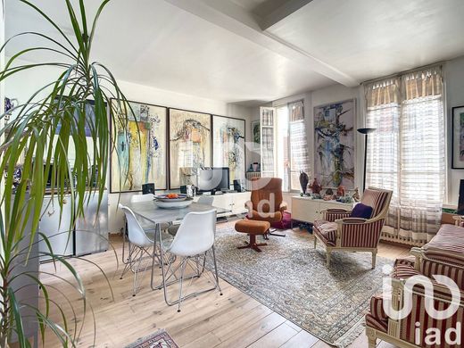 Villa in Bois-Colombes, Hauts-de-Seine