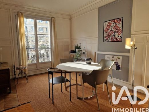 Apartment in Motte-Picquet, Commerce, Necker, Paris