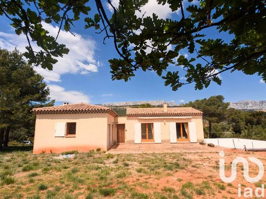 Villa in Rousset, Bouches-du-Rhône