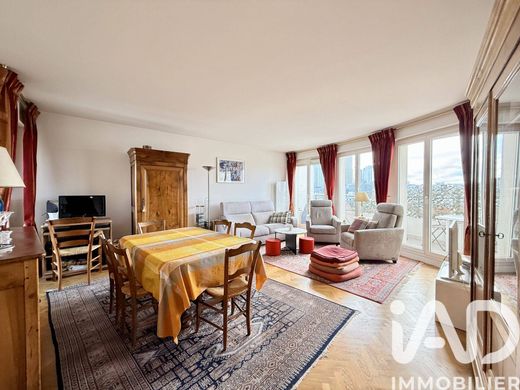 Apartment in Courbevoie, Hauts-de-Seine