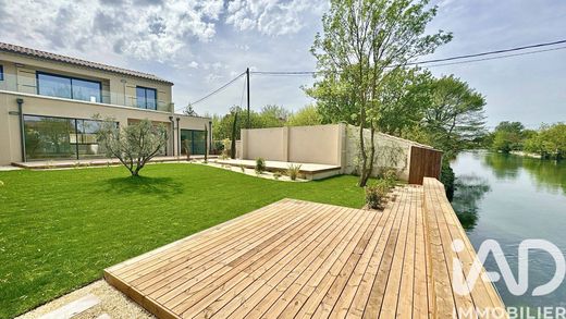 Villa in L'Isle-sur-la-Sorgue, Vaucluse