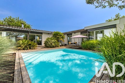 Villa in Le Taillan-Médoc, Gironde