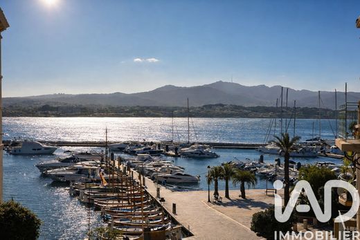 Apartment / Etagenwohnung in Sanary-sur-Mer, Var