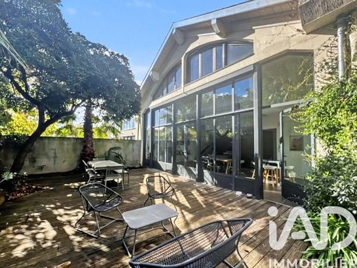 Villa in Bordeaux, Gironde