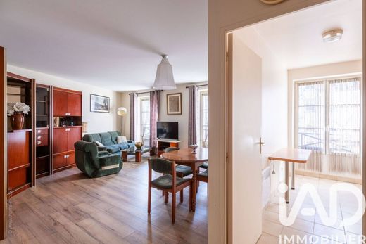 Apartment in Montmartre, Abbesses, Grandes-Carrières, Paris