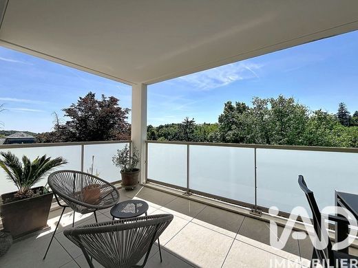 Apartment in Charbonnières-les-Bains, Rhône