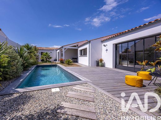 빌라 / Marsilly, Charente-Maritime