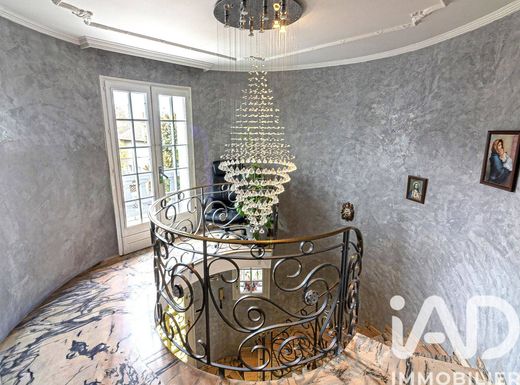 Bron, Rhôneのヴィラ