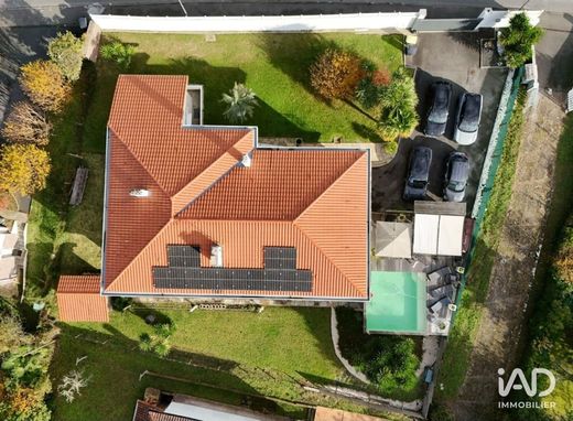 Villa à Saint-Pierre-d'Irube, Pyrénées-Atlantiques