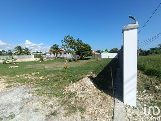 Grundstück in Petit-Bourg, Guadeloupe