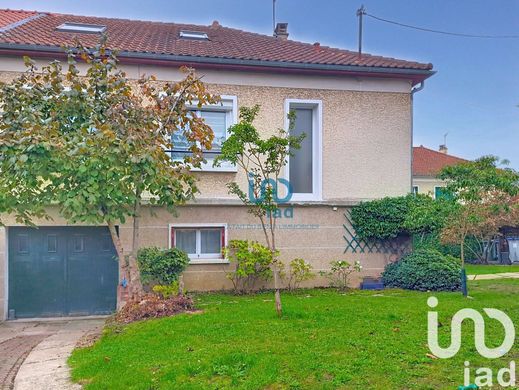 Villa a Bourg-la-Reine, Hauts-de-Seine