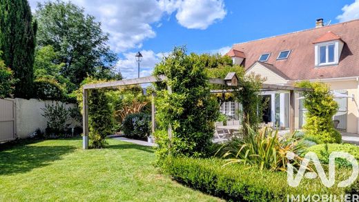 Villa in Choisel, Yvelines