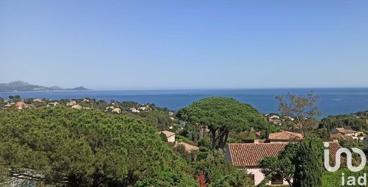 Villa a Roquebrune-sur-Argens, Var