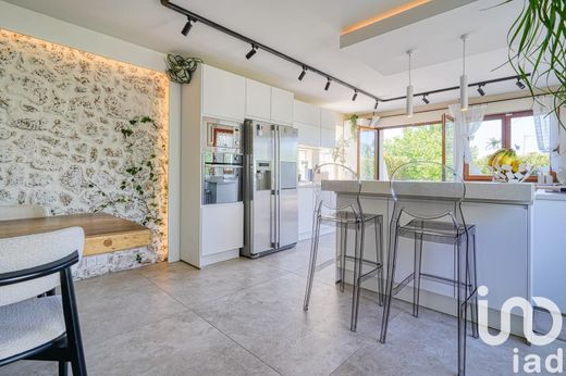 빌라 / Cachan, Val-de-Marne