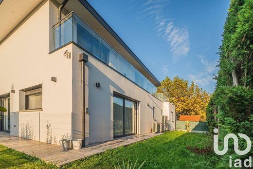 Villa in Meylan, Isère