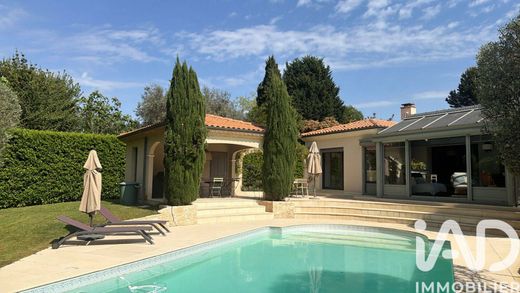 Villa in Saint-Aubin-de-Médoc, Gironde