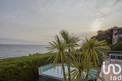 Villa in Saint-Palais-sur-Mer, Charente-Maritime