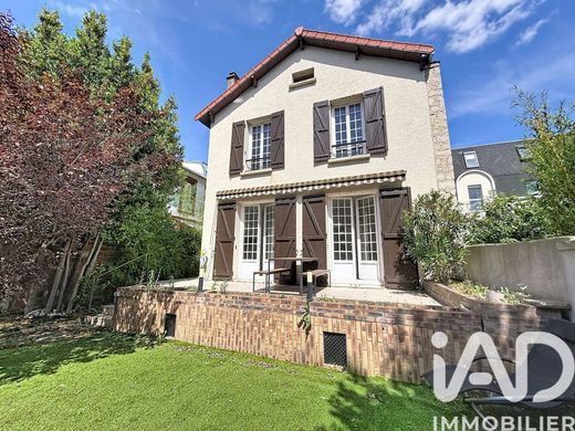 Villa in La Garenne-Colombes, Hauts-de-Seine