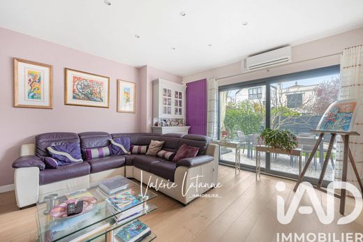 Villa in Saint-Maur-des-Fossés, Val-de-Marne