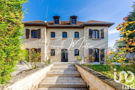 Villa in Enghien-les-Bains, Val d'Oise