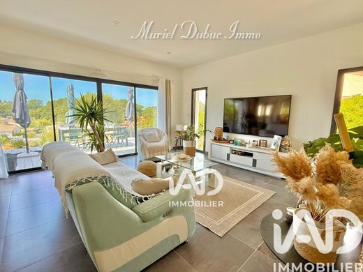 Villa in Les Mathes, Charente-Maritime