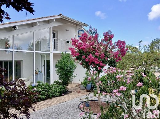 Villa in La Teste-de-Buch, Gironde