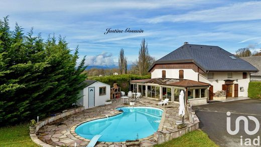 Villa a La Balme-de-Sillingy, Alta Savoia