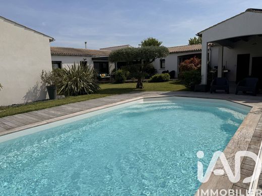 Villa in Saint-Rogatien, Charente-Maritime
