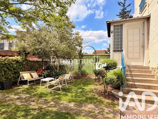 Villa in Enghien-les-Bains, Val d'Oise