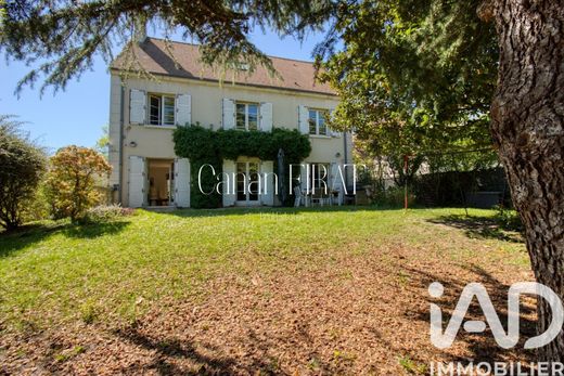 Villa in Montlignon, Val d'Oise