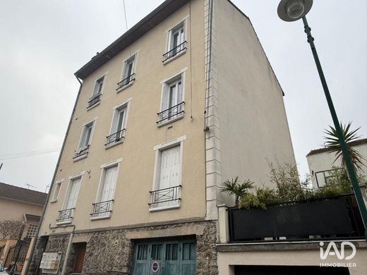 Residential complexes in Épinay-sur-Seine, Seine-Saint-Denis