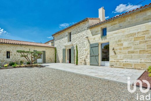 Villa in Saint-André-de-Cubzac, Gironde