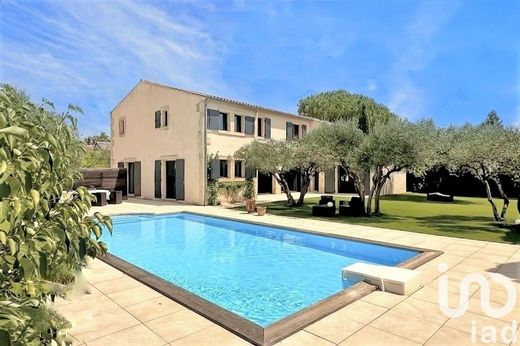 Villa in Saint-Maximin, Gard