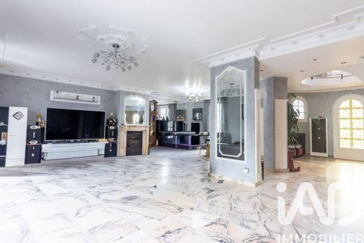 Villa à Bron, Rhône
